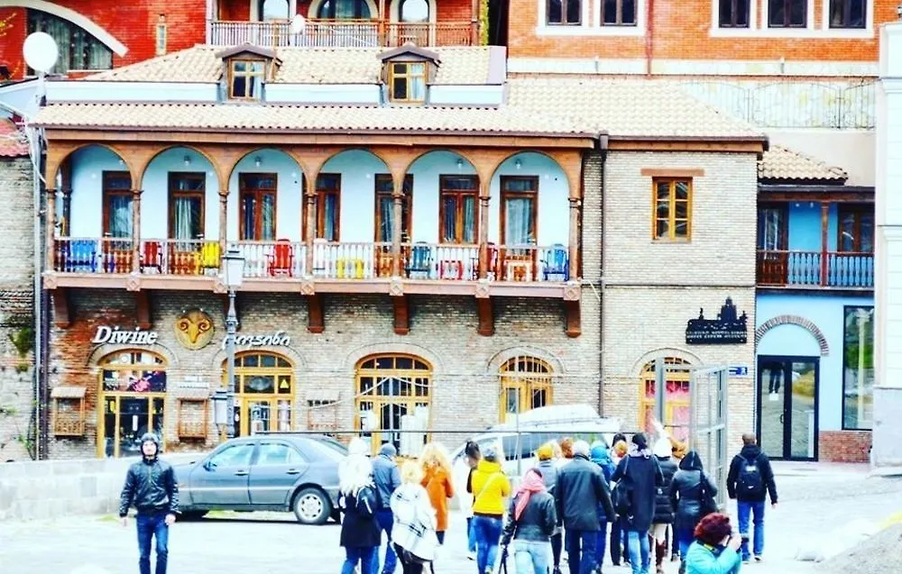 ***  Tiflis Metekhi Hotel グルジア